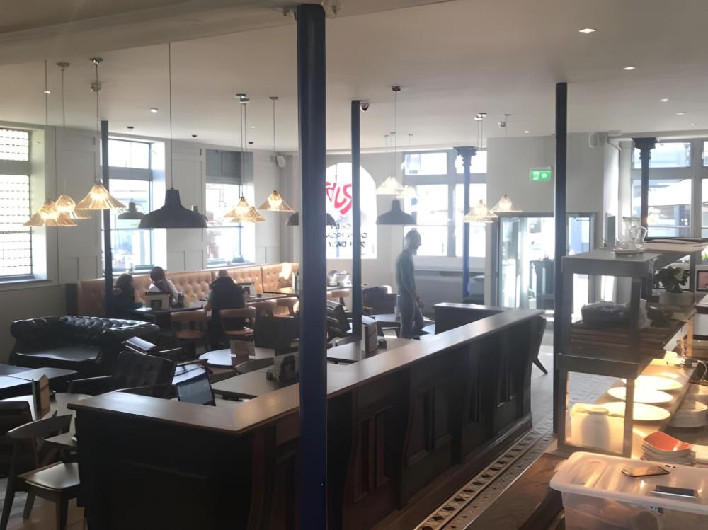 publove the crown battersea hostel