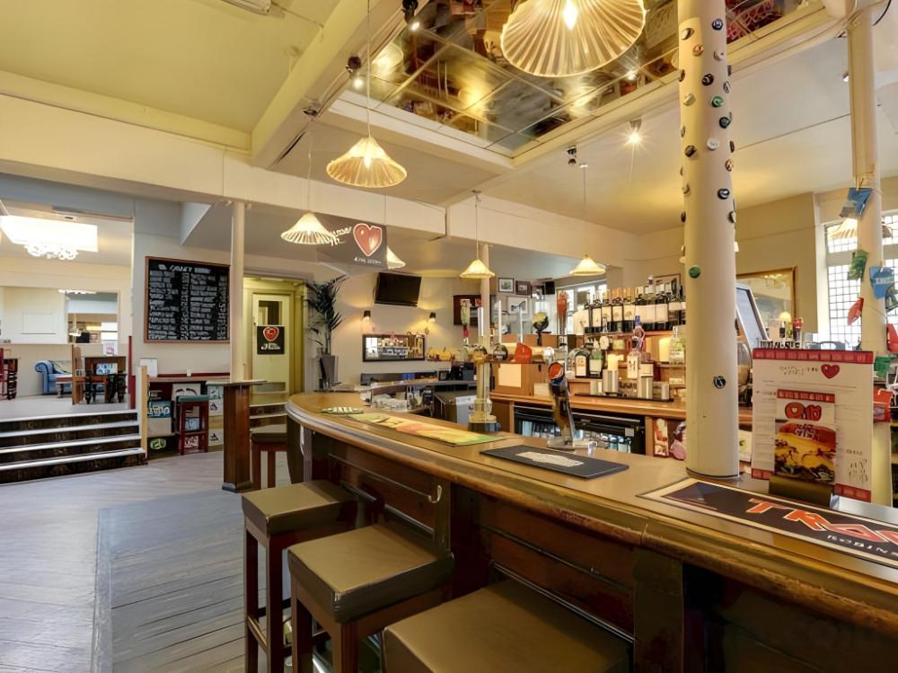 publove the crown battersea hostel