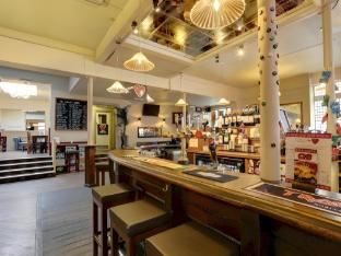 publove the crown battersea hostel