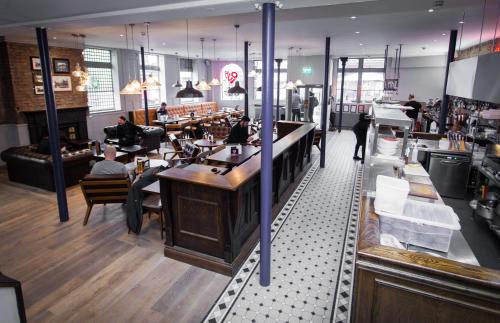 publove the crown battersea hostel