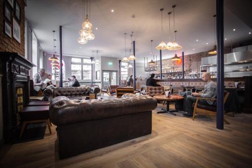 publove the crown battersea hostel