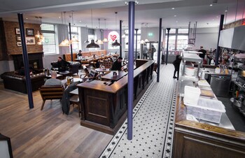 publove the crown battersea hostel