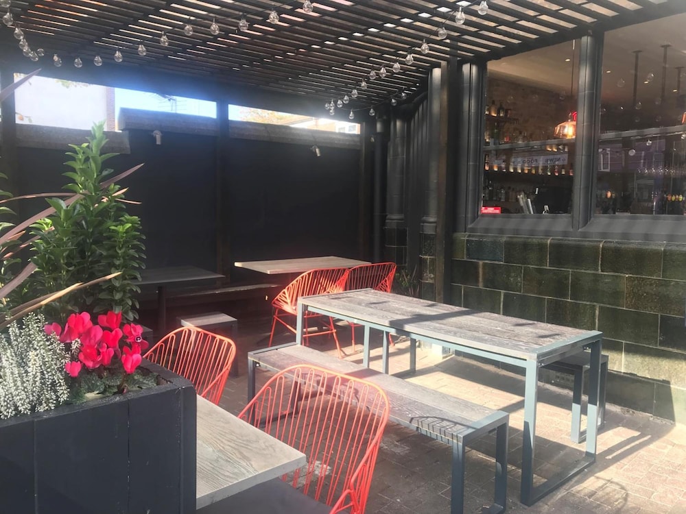 publove the crown battersea hostel