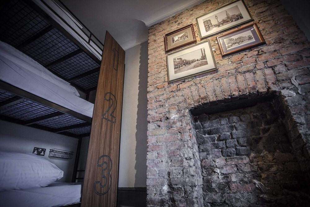 publove the crown battersea hostel