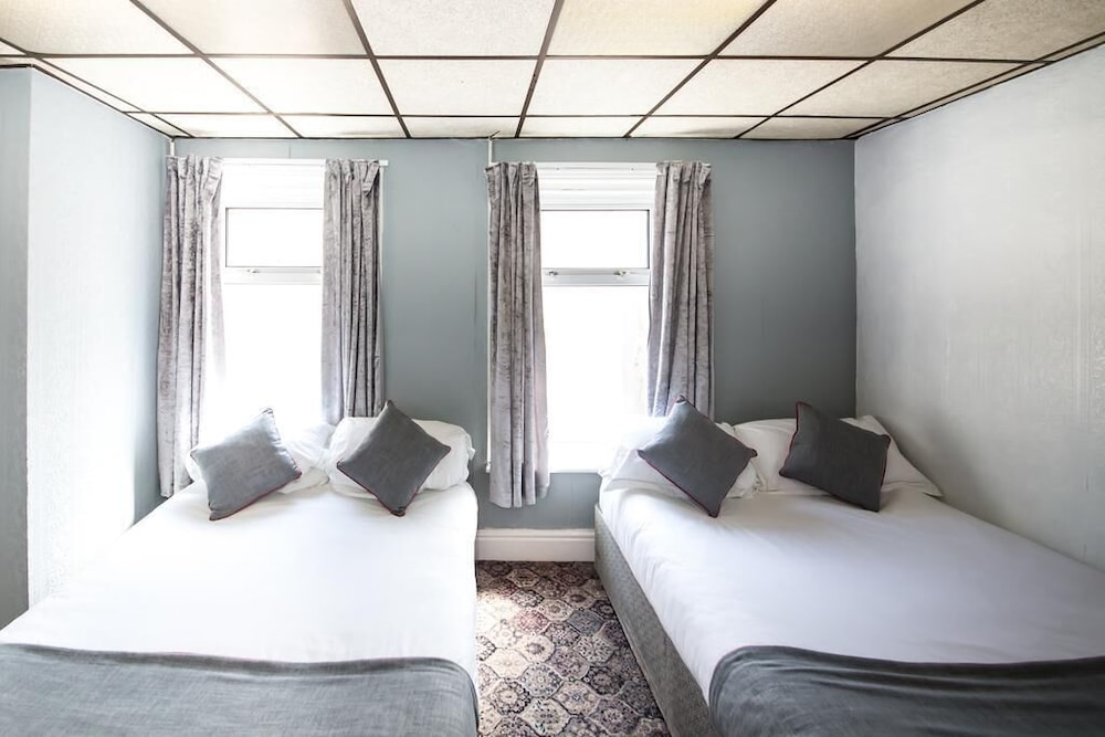 myroomz silver strand hotel
