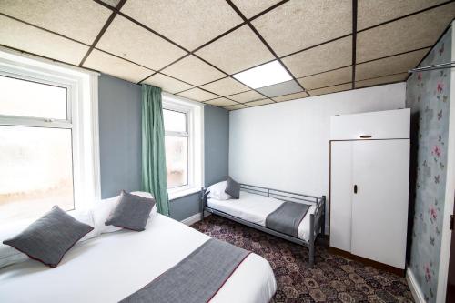 myroomz silver strand hotel