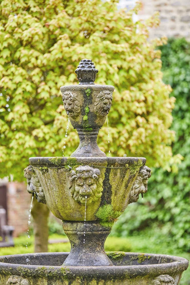 the old coach house adults only