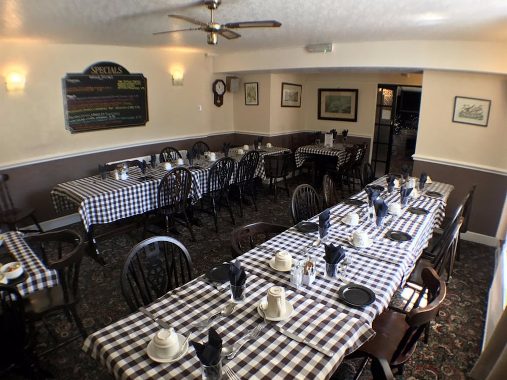 the fox and hounds inn