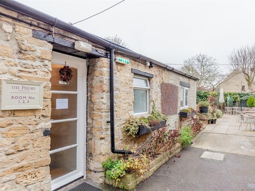 Priory Tearooms Burford With Rooms,Oxford>>Burford,3 star