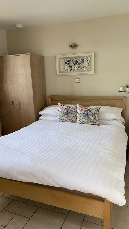 Priory Tearooms Burford With Rooms,Oxford>>Burford,3 star