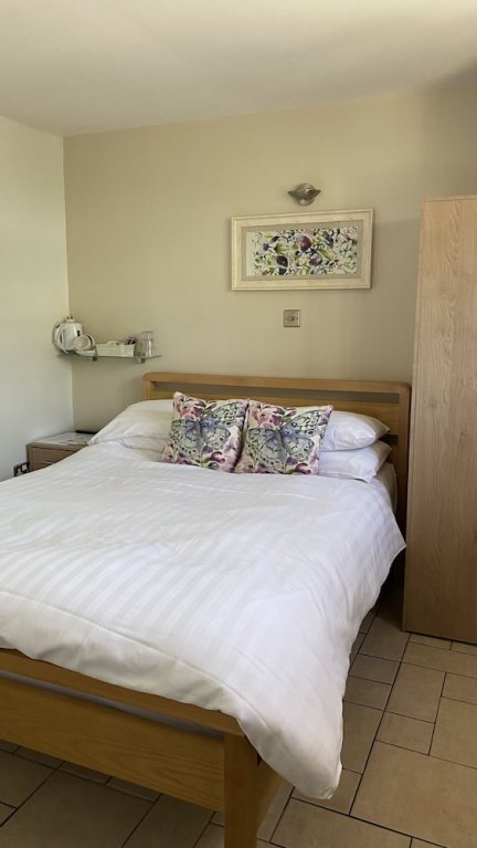 Priory Tearooms Burford With Rooms,Oxford>>Burford,3 star