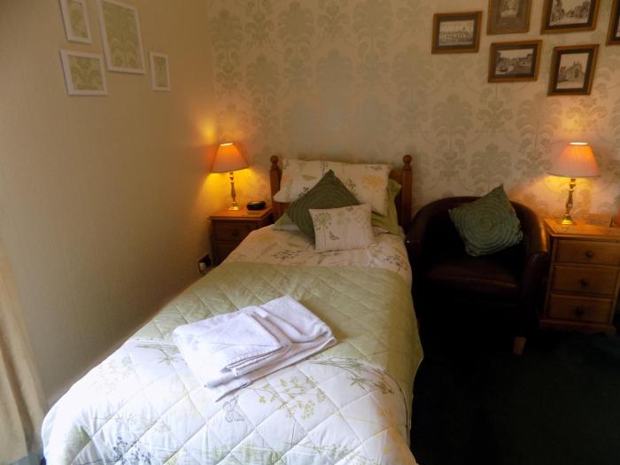 glendale guest house adults only
