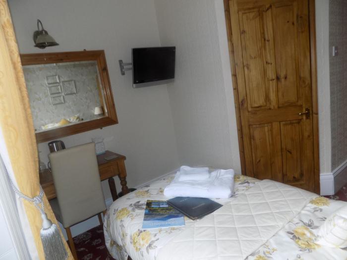 glendale guest house adults only