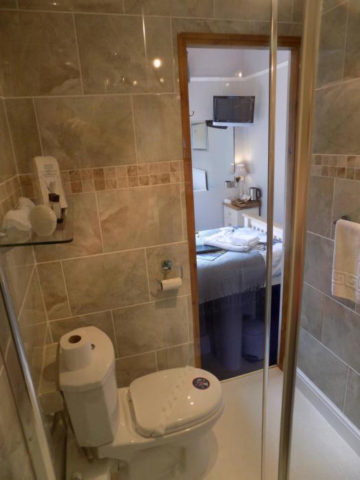 glendale guest house adults only