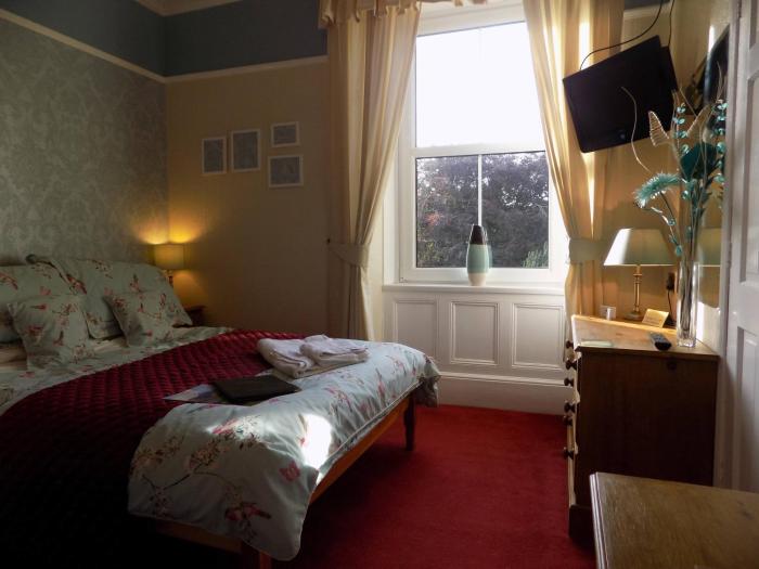 glendale guest house adults only