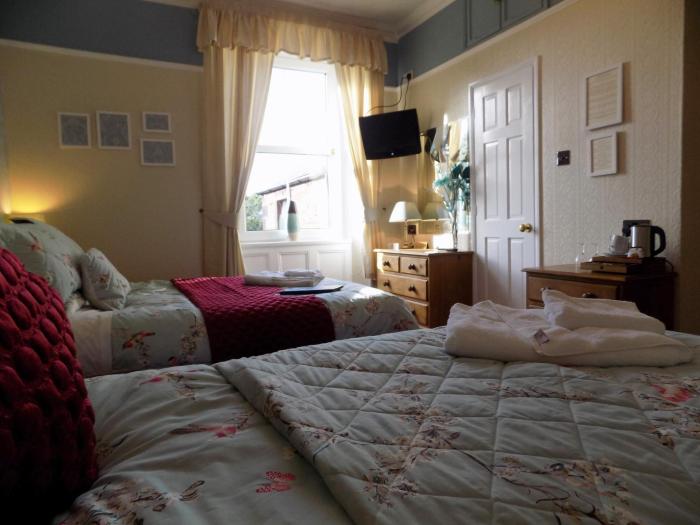 glendale guest house adults only