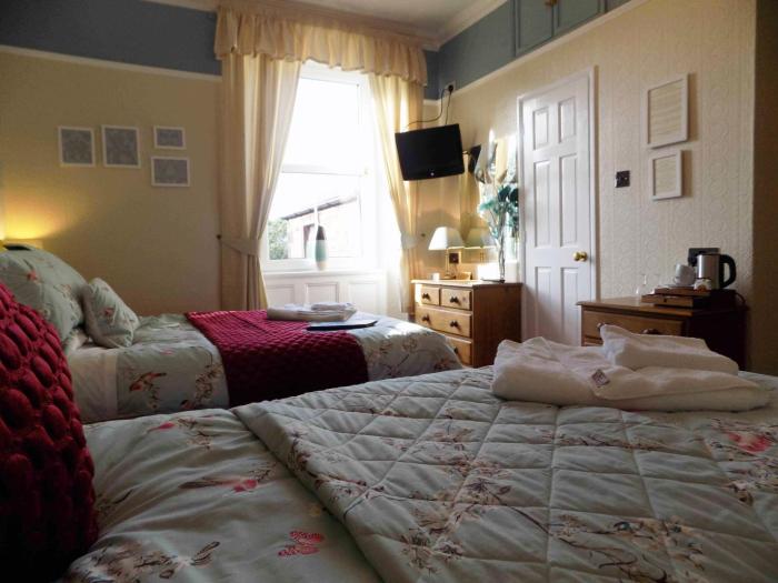 glendale guest house adults only