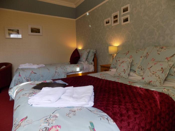 glendale guest house adults only