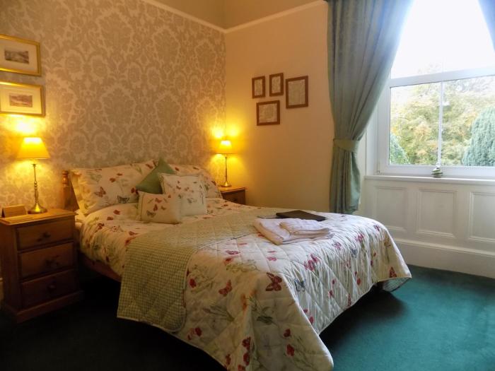 glendale guest house adults only
