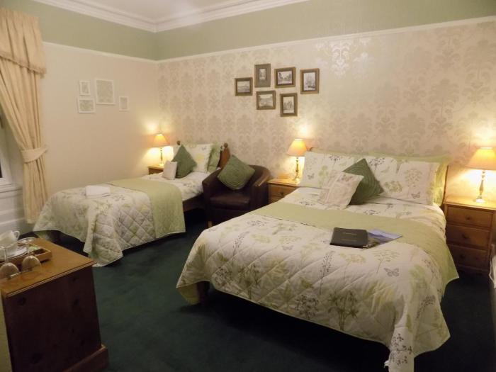glendale guest house adults only