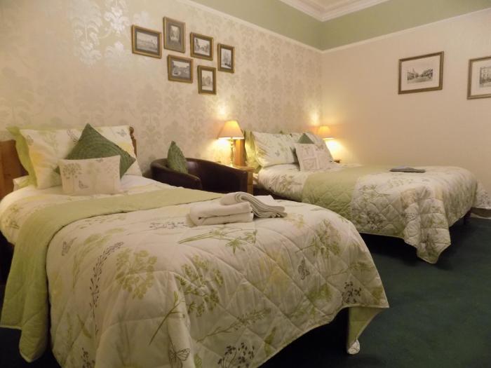 glendale guest house adults only