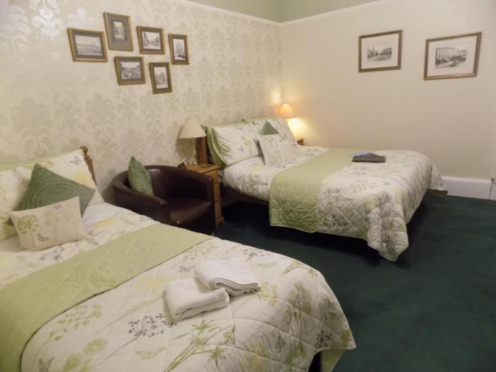glendale guest house adults only