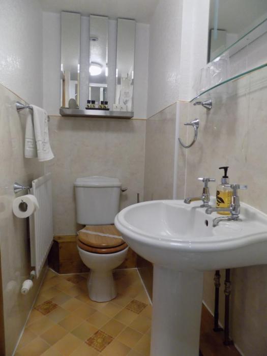 glendale guest house adults only