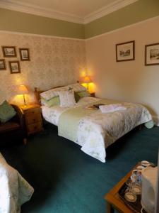 glendale guest house adults only