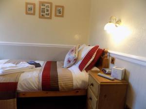 glendale guest house adults only