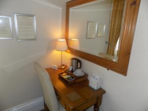 glendale guest house adults only