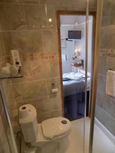 glendale guest house adults only