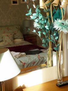 glendale guest house adults only