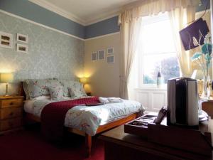 glendale guest house adults only