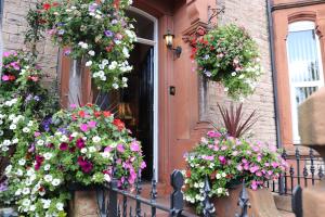 glendale guest house adults only