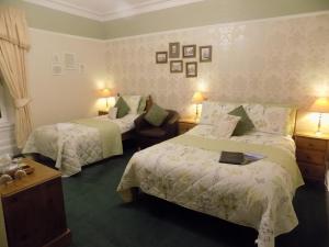 glendale guest house adults only