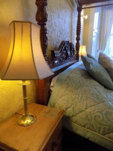 glendale guest house adults only