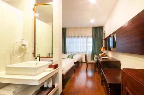 lotus blanc resort