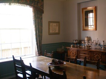 Trelough House B&B,Cinderford>>Bristol,3.5 star