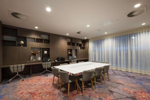 hampton by hilton aberdeen airport