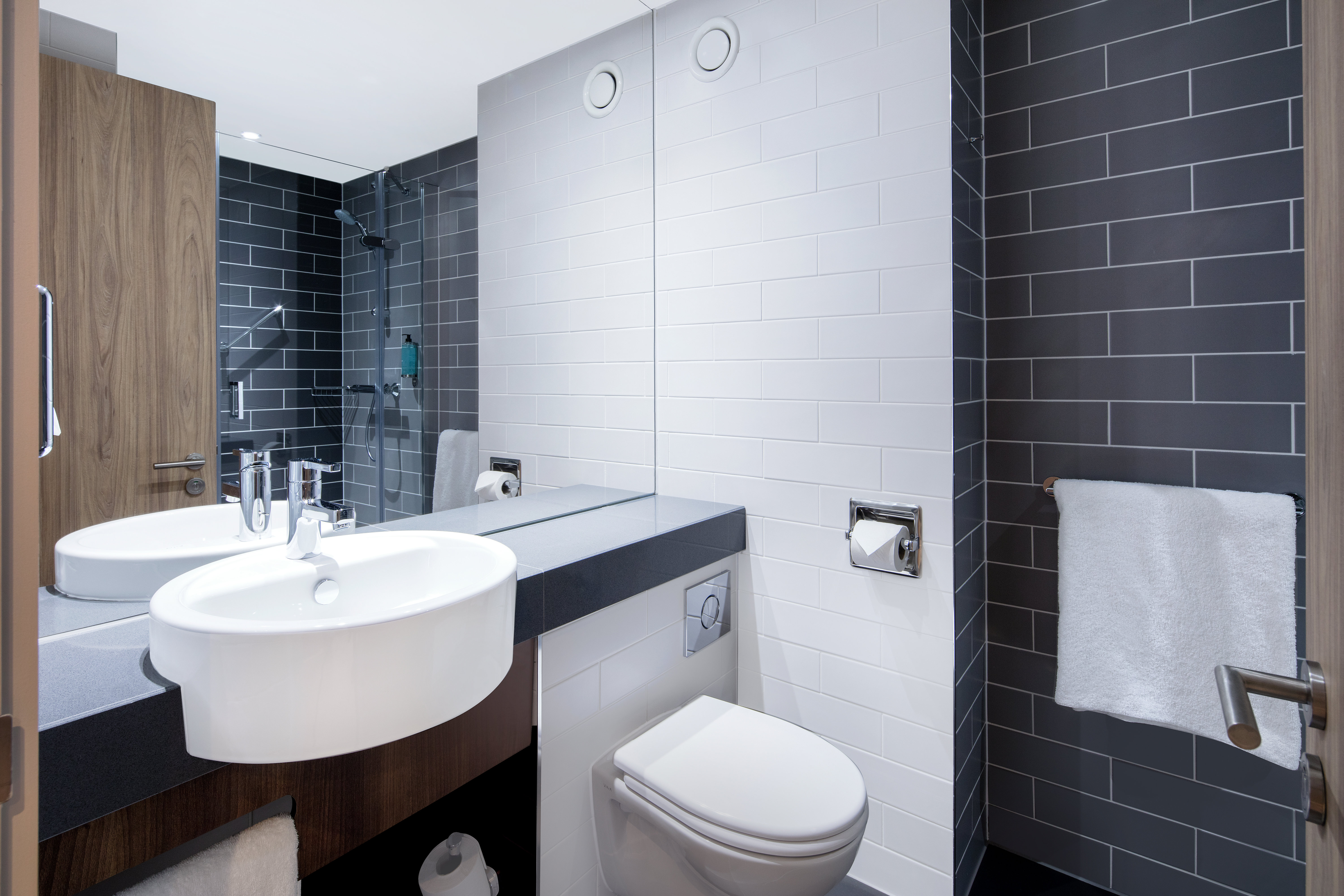 holiday inn express birmingham city centre by ihg