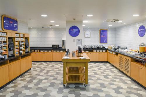 holiday inn express birmingham city centre by ihg