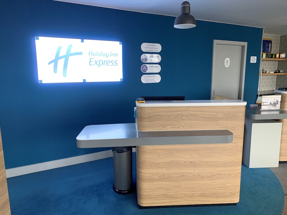 holiday inn express manchester trafford city by ihg