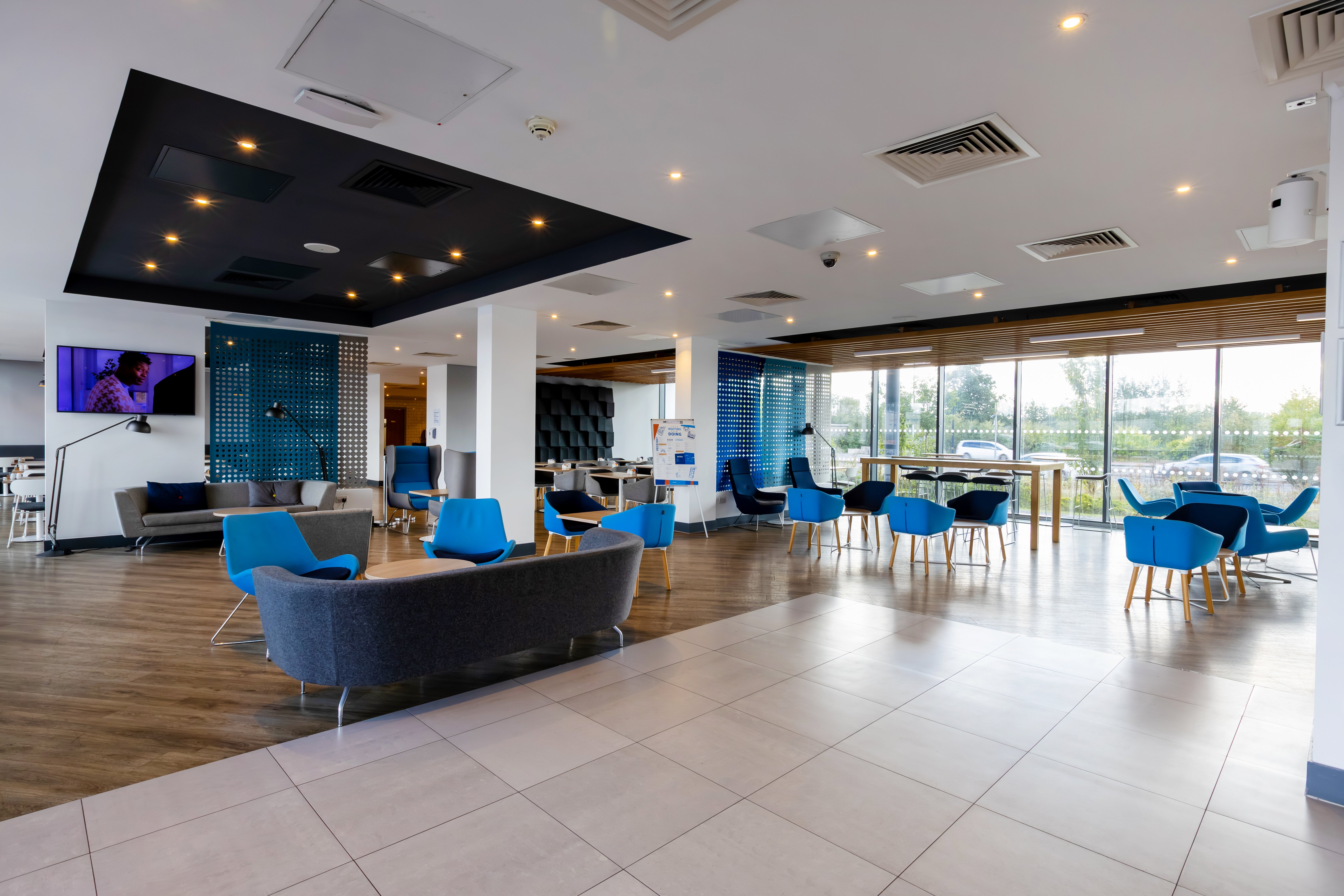 holiday inn express manchester trafford city by ihg