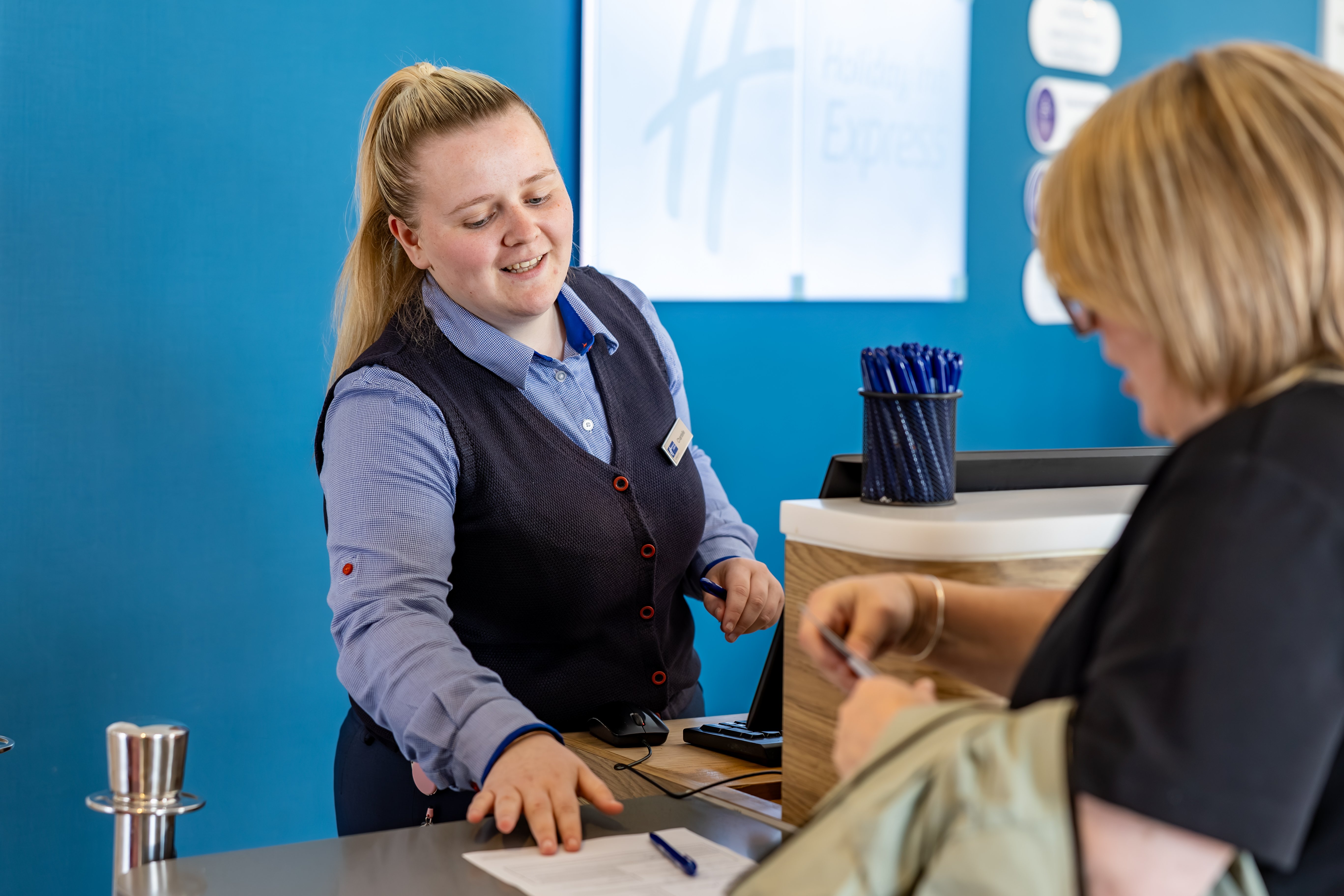 holiday inn express manchester trafford city by ihg