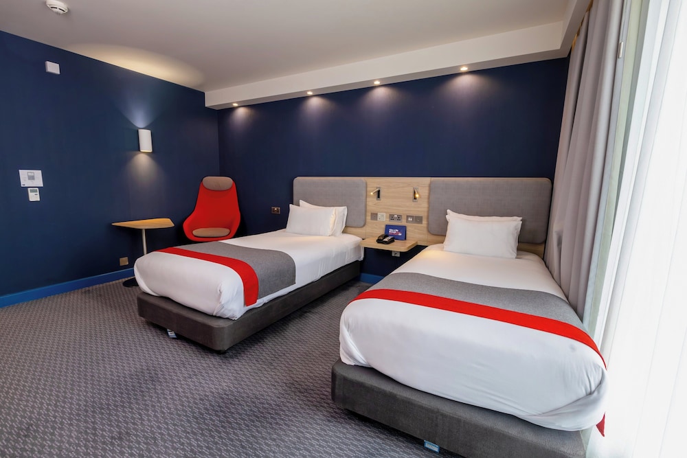 holiday inn express manchester trafford city by ihg