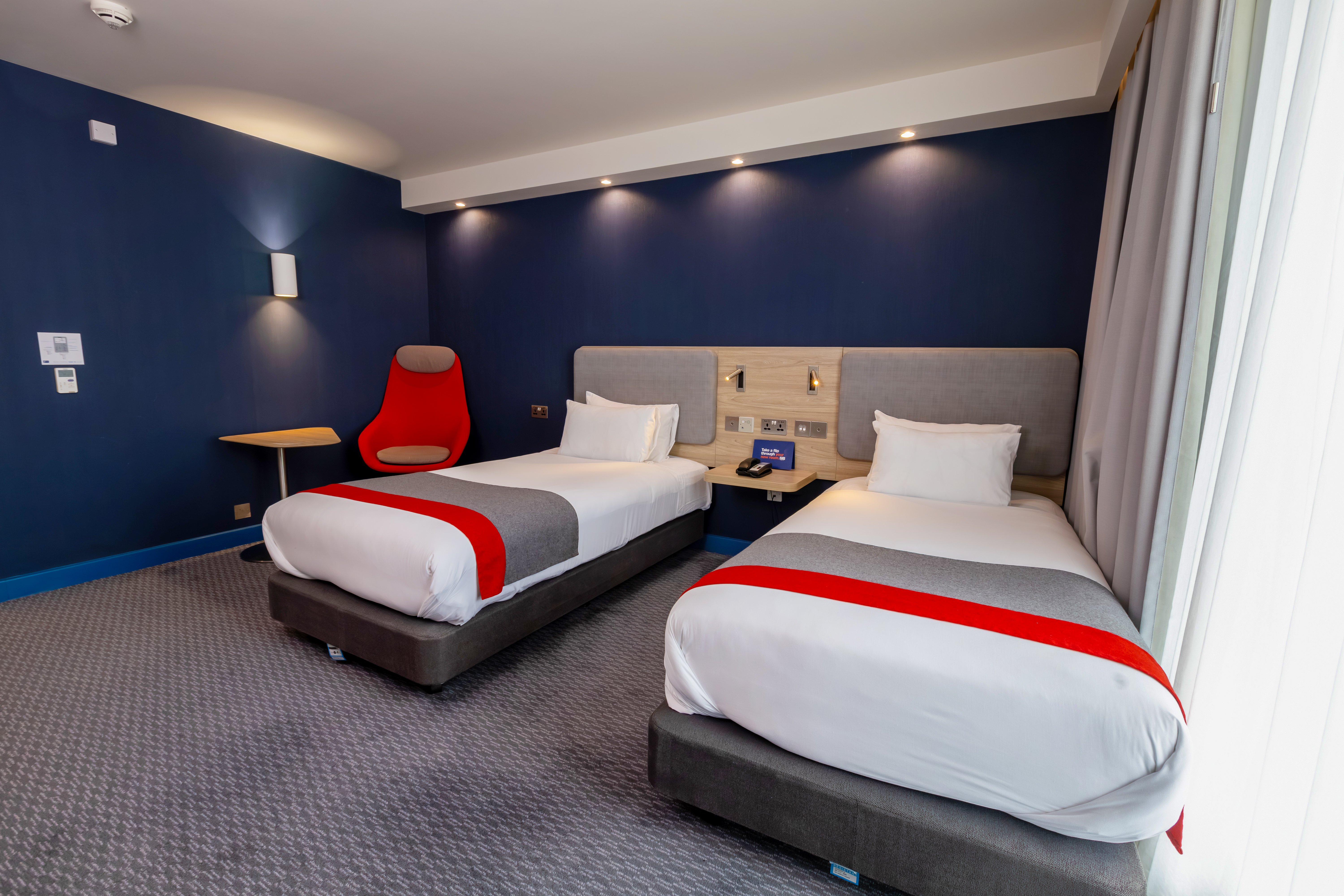 holiday inn express manchester trafford city by ihg