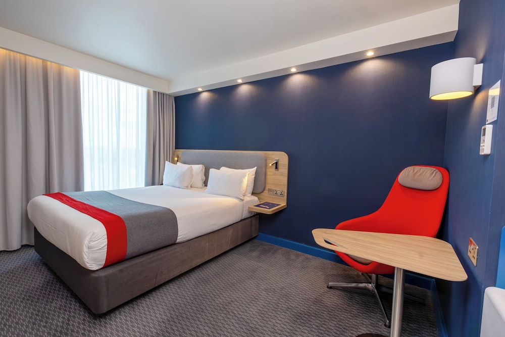 holiday inn express manchester trafford city by ihg