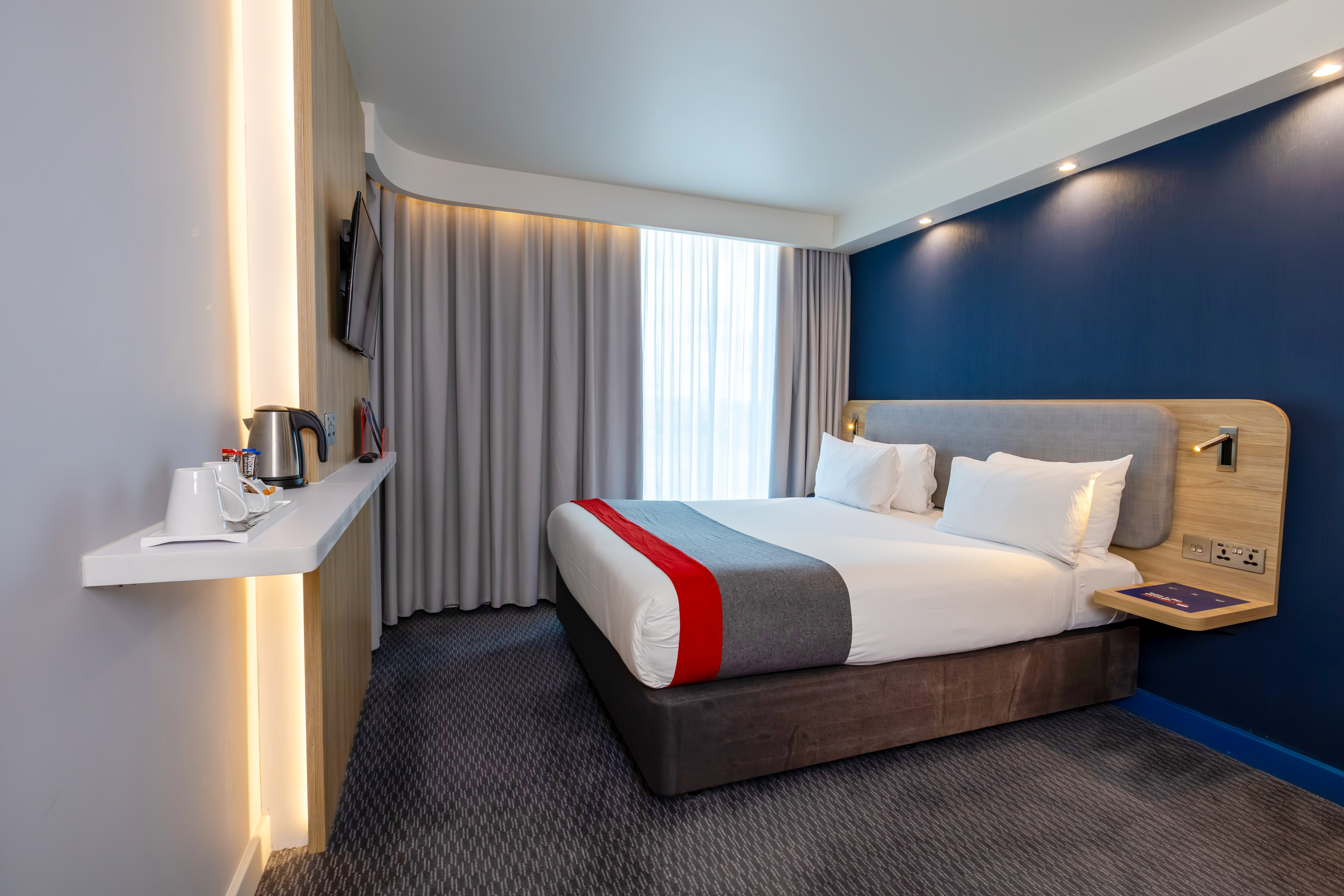 holiday inn express manchester trafford city by ihg