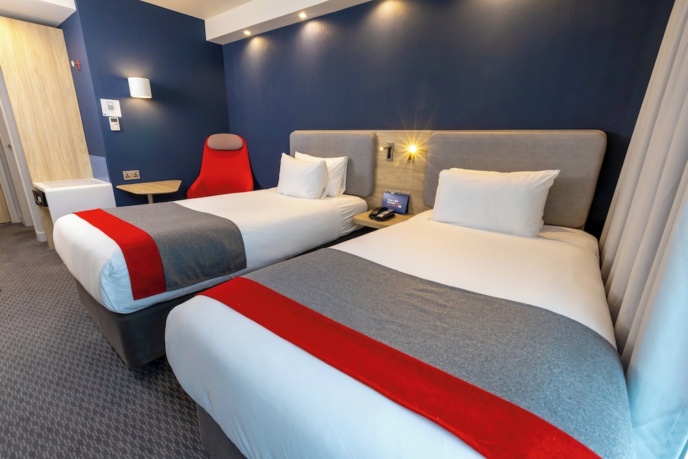 holiday inn express manchester trafford city by ihg
