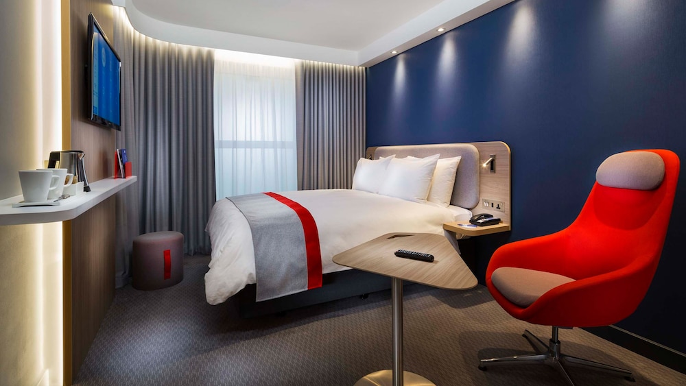 holiday inn express manchester trafford city by ihg